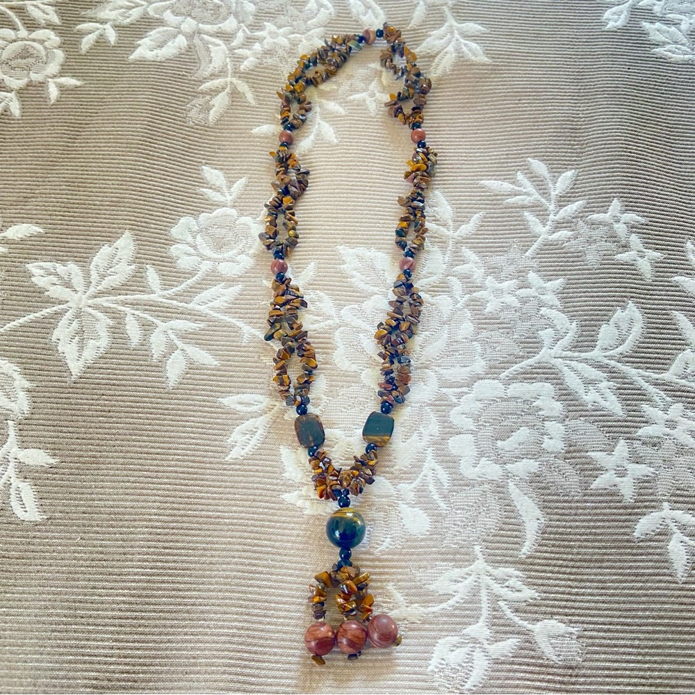 Elegant Multicolor Beaded Necklace - Picture 9 of 16